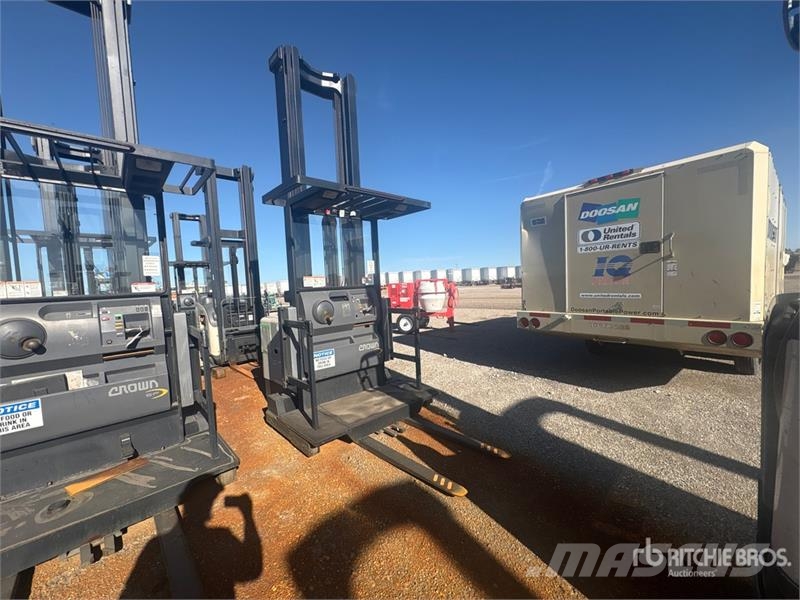 Crown SP3450H 8840 lb Order Picker Montacargas recogepedidos de media altura