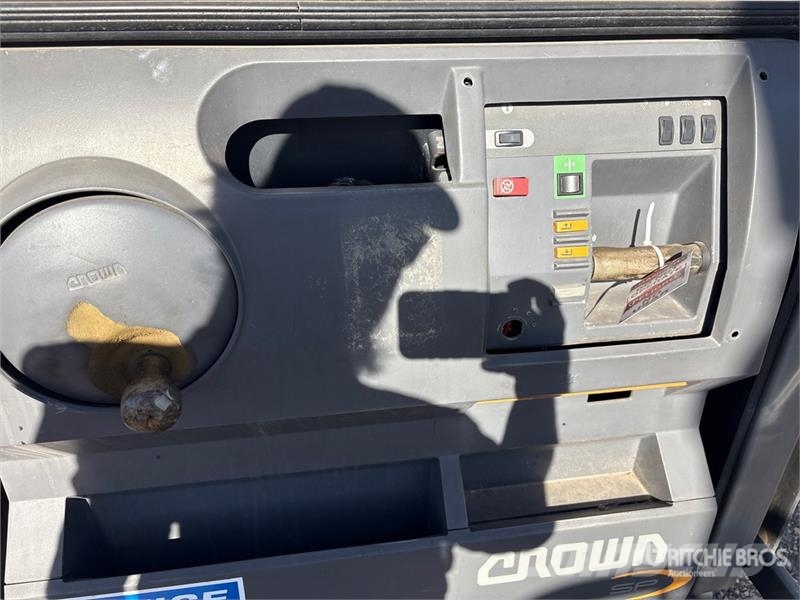 Crown SP345H-30 8840 lb Order Picker Middelsløftende plukketruck