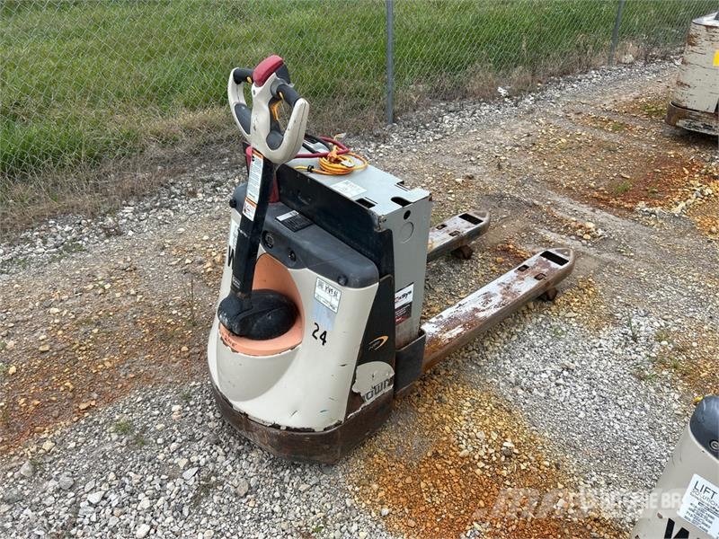 Crown WP3045-45 4500 lb Electric Pallet Jack Ручні гідравлічні візки