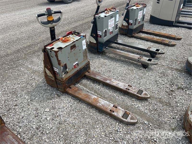 Crown WP3045-45 4500 lb Electric Pallet Jack Ручні гідравлічні візки