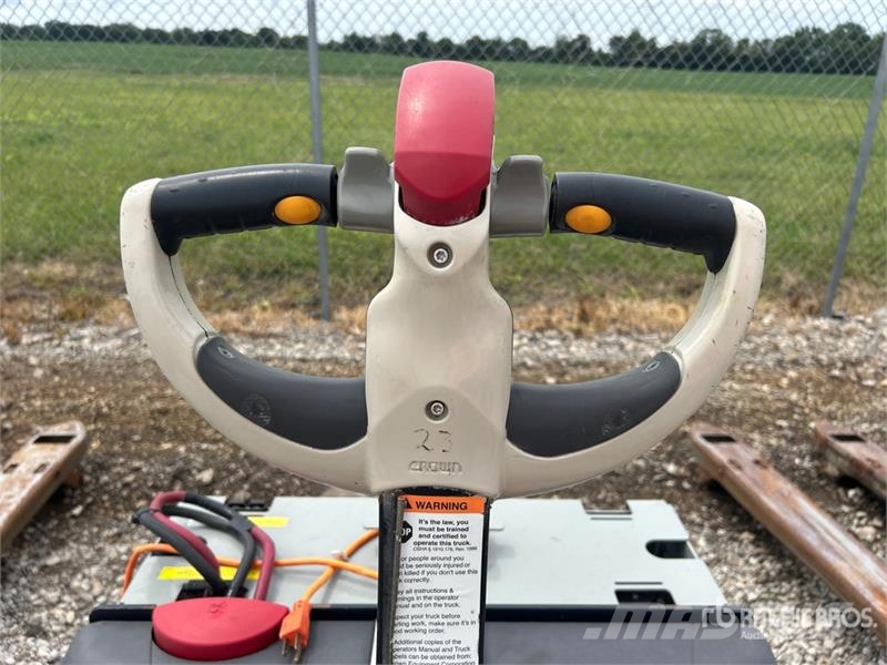 Crown WP3045-45 4500 lb Electric Pallet Jack Ручні гідравлічні візки