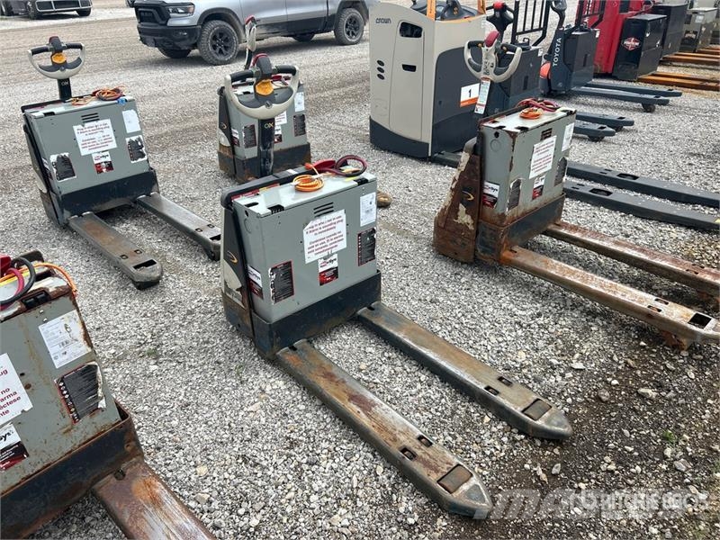 Crown WP3045-45 4500 lb Electric Pallet Jack Ручні гідравлічні візки