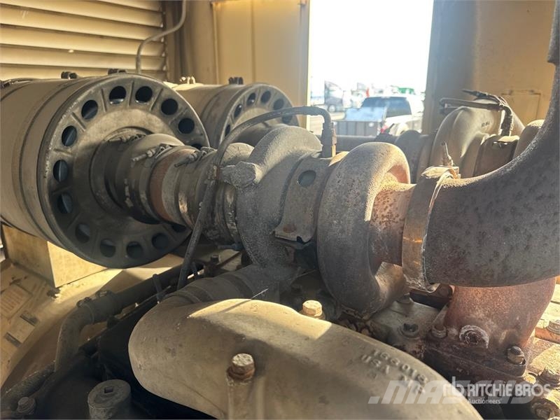 Cummins 680FDC3053AD 500 kW Skid-Mounted Generator Set Dizelski agregati