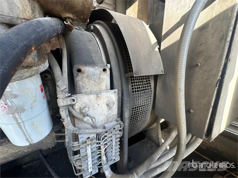Cummins 680FDC3053AD 500 kW Skid-Mounted Generator Set Dizelski agregati