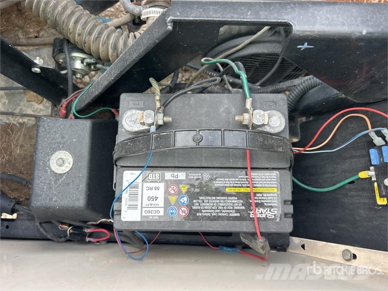 Cushman Refresher FS4 Golf Cart (Inoperable) عربات الجولف