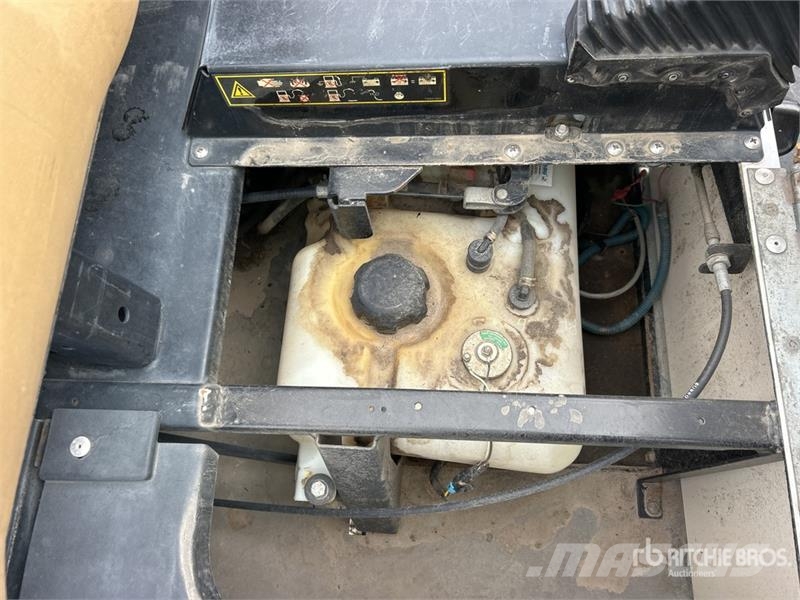 Cushman Refresher FS4 Golf Cart (Inoperable) عربات الجولف