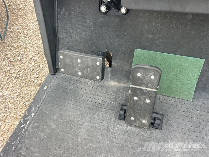 Cushman Refresher FS4 Golf Cart (Inoperable) عربات الجولف