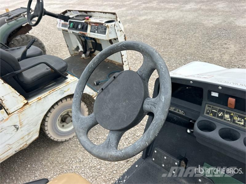 Cushman Refresher FS4 Golf Cart (Inoperable) عربات الجولف