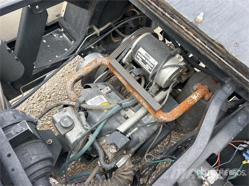 Cushman Refresher FS4 Golf Cart (Inoperable) عربات الجولف
