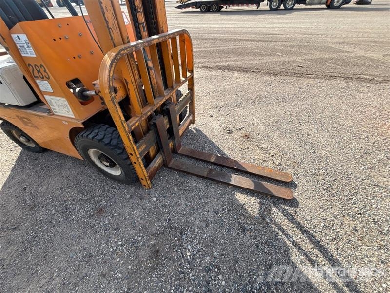 Datsun FG103 3000 lb Pneumatic Tire Forklift Andere Gabelstapler