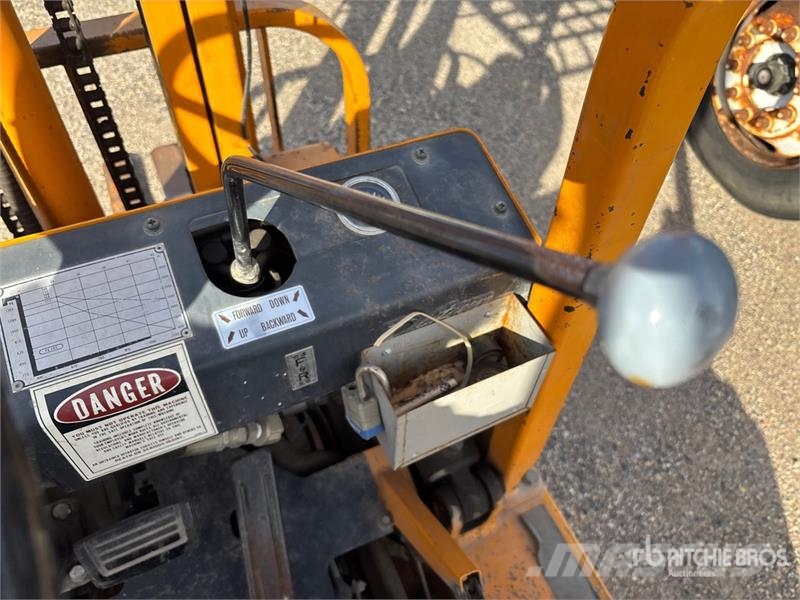 Datsun FG103 3000 lb Pneumatic Tire Forklift Andere Gabelstapler