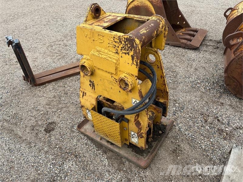Demac 8040 24 in Plate Compactor Attachment Vibratori