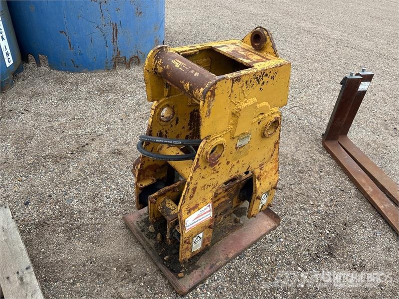 Demac 8040 24 in Plate Compactor Attachment Vibratori