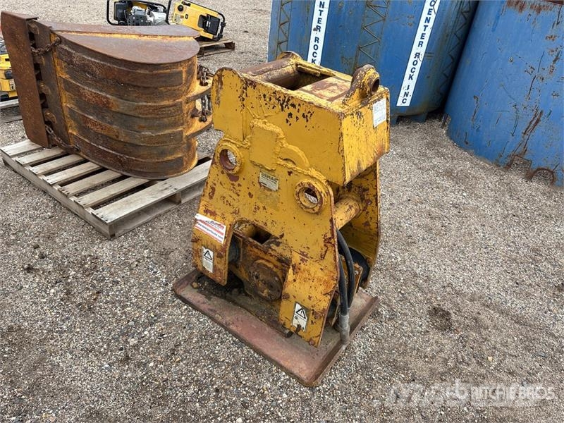 Demac 8040 24 in Plate Compactor Attachment Vibratori