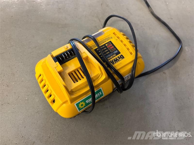 DeWalt DCB118 Charger Kiti naudoti statybos komponentai