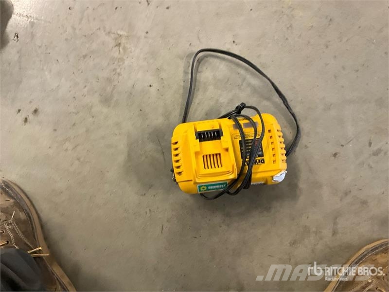 DeWalt DCB118 Charger Kiti naudoti statybos komponentai