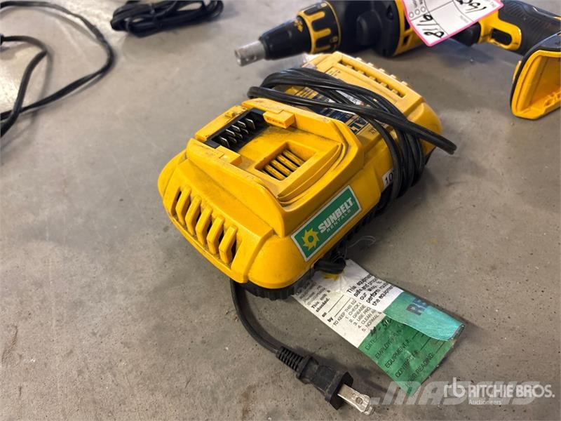 DeWalt DCB118 Charger Kiti naudoti statybos komponentai