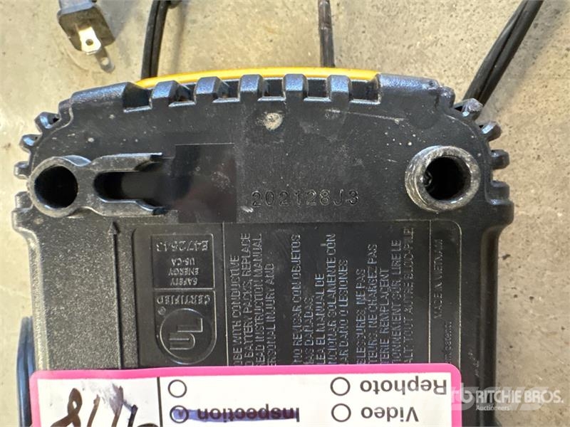 DeWalt DCB118 Charger Kiti naudoti statybos komponentai