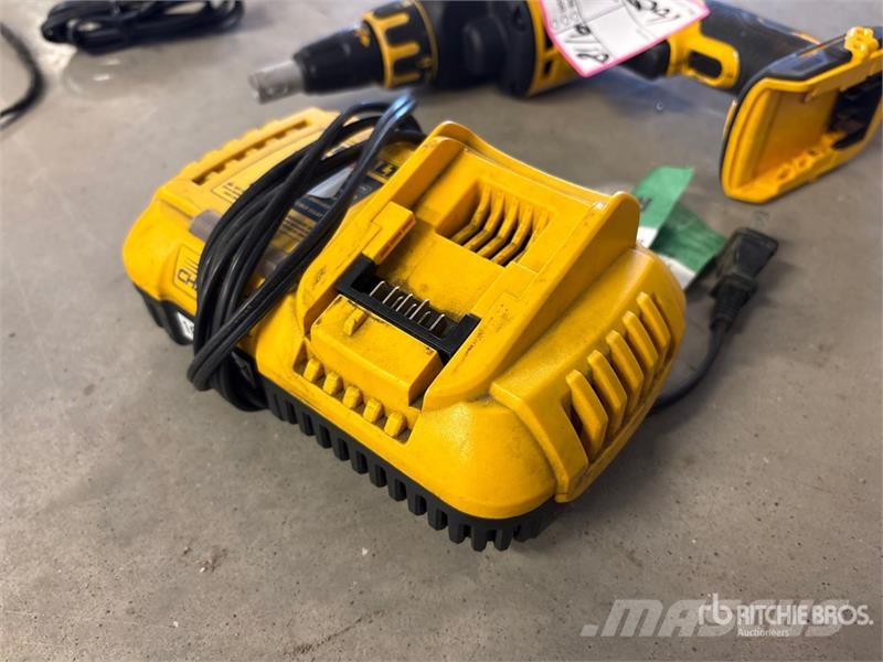 DeWalt DCB118 Charger Kiti naudoti statybos komponentai
