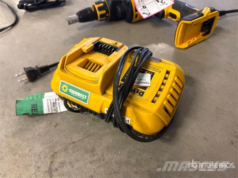 DeWalt DCB118 Charger Kiti naudoti statybos komponentai