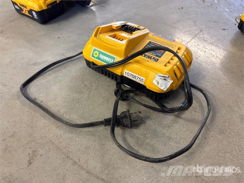 DeWalt DCB118 Charger Kiti naudoti statybos komponentai