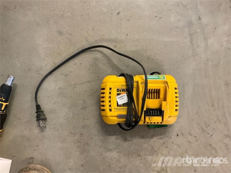 DeWalt DCB118 Charger Kiti naudoti statybos komponentai