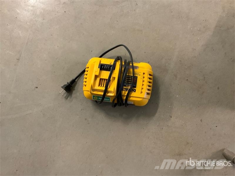 DeWalt DCB118 Charger Kiti naudoti statybos komponentai