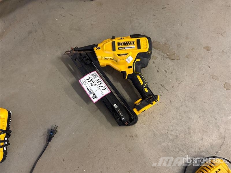 DeWalt DCN650D1 Cordless Angled Finish Nailer Kit Kiti naudoti statybos komponentai