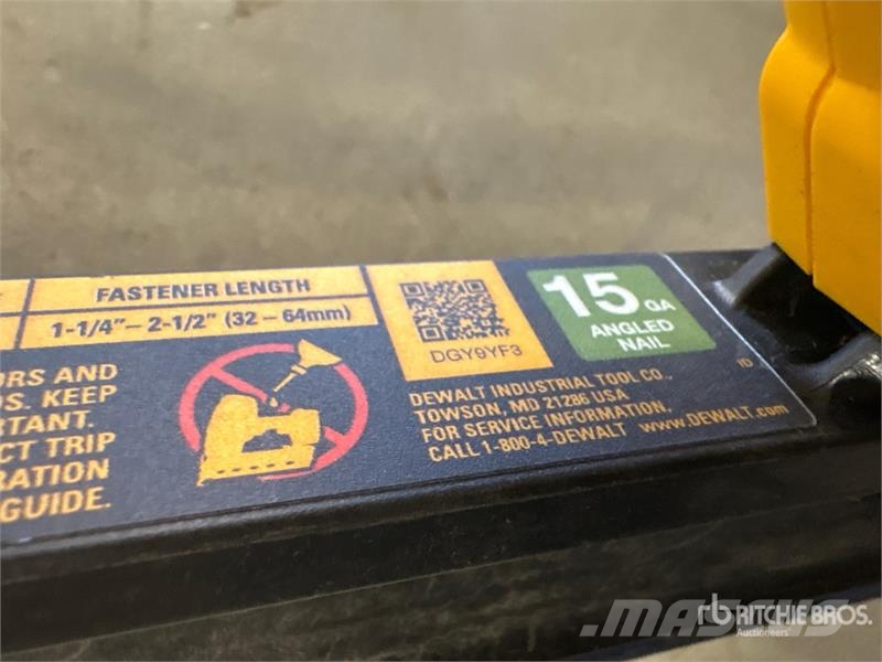 DeWalt DCN650D1 Cordless Angled Finish Nailer Kit Kiti naudoti statybos komponentai
