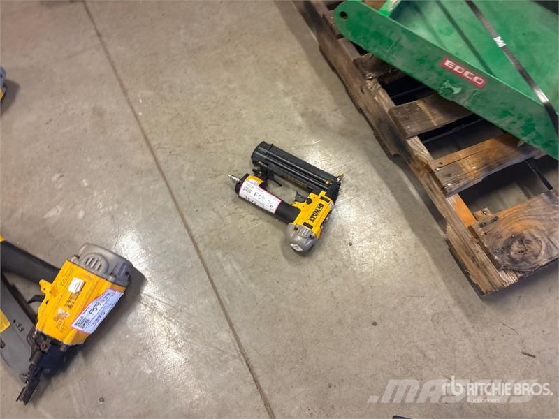 DeWalt DWFP12233 Pneumatic Brad Nailer Ďalšie komponenty
