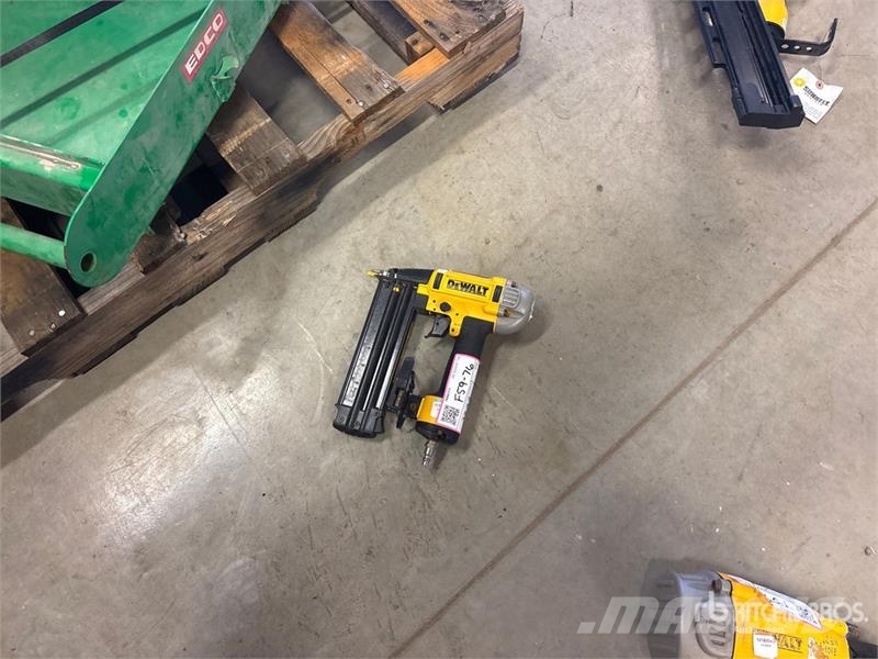 DeWalt DWFP12233 Pneumatic Brad Nailer Ďalšie komponenty