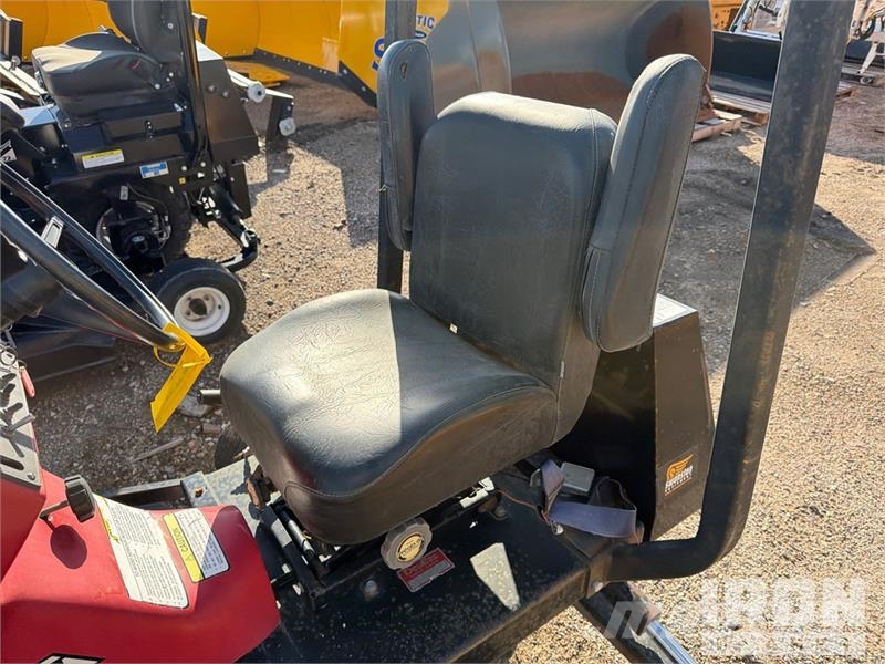 Deweze atm 72 4x2 Ride-On Lawn Mower ركوب الحشائش