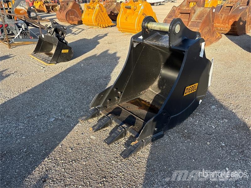 Diesel 200CL 36 in Digging Excavator Bucket - Fits Schaufeln
