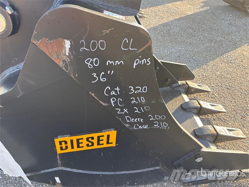 Diesel 200CL 36 in Digging Excavator Bucket - Fits Schaufeln