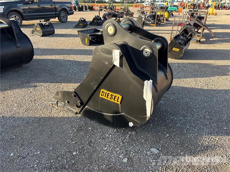 Diesel 200CL 36 in Digging Excavator Bucket - Fits Schaufeln