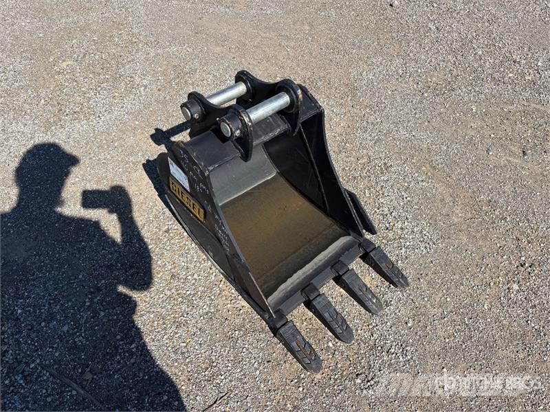  Diesel 35CL 18 in Excavator Bucket Baldes