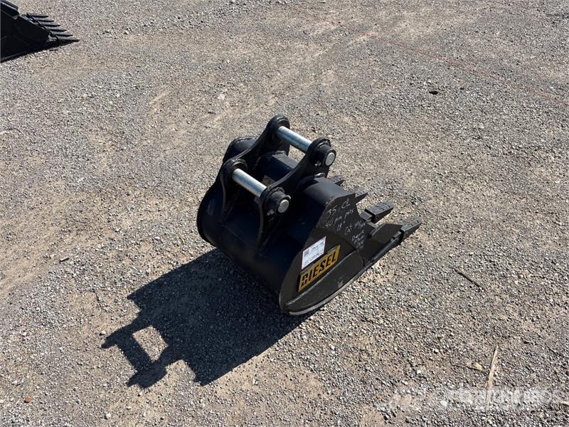  Diesel 35CL 18 in Excavator Bucket Baldes