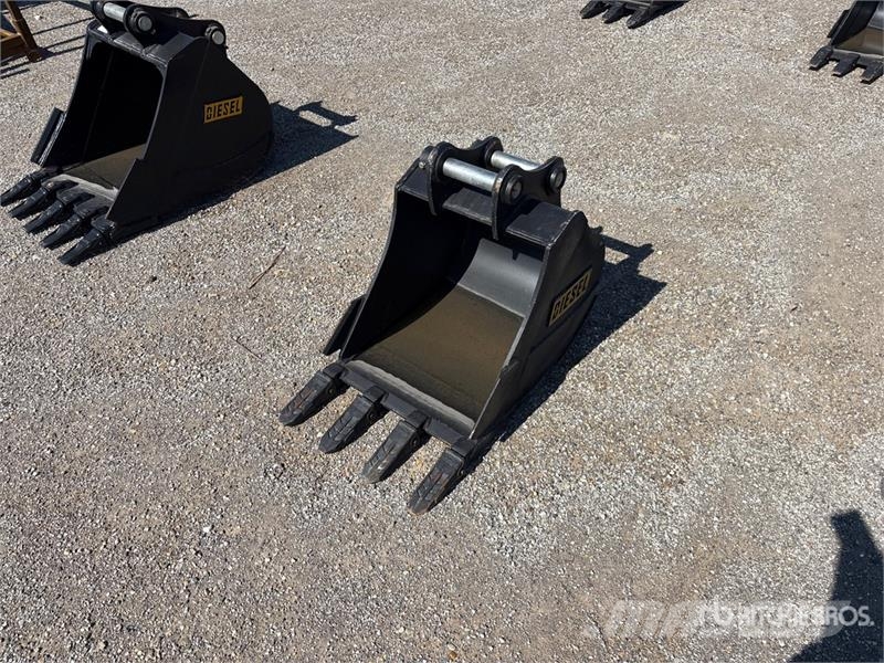 Diesel 35CL 18 in Excavator Bucket Baldes