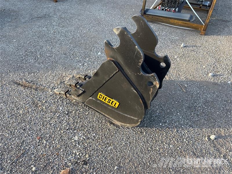 Diesel Equipment 12 in Digging Excavator Bucket - Schaufeln