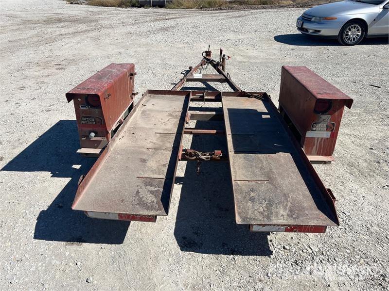 Ditch Witch 14 ft S/A Tilt Deck Trailer Nizki nakladalci
