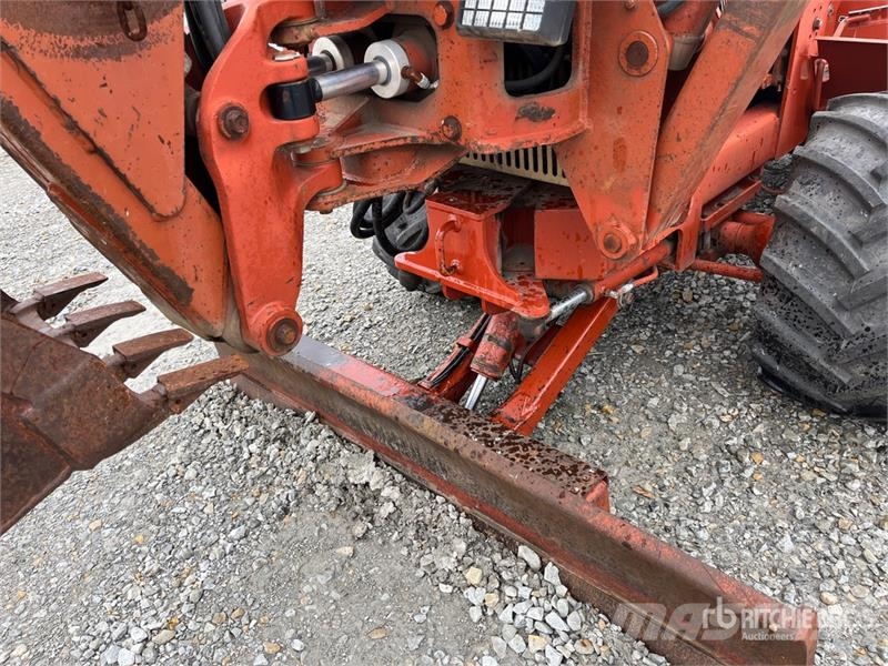 Ditch Witch 5110DD 4x4 Cable Plow محاريث
