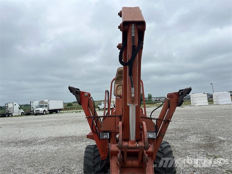 Ditch Witch 5110DD 4x4 Cable Plow محاريث