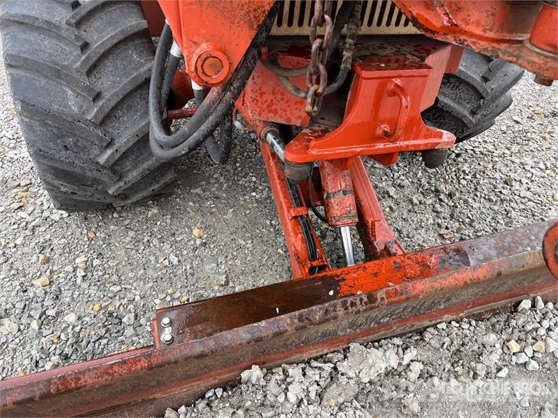 Ditch Witch 5110DD 4x4 Cable Plow محاريث