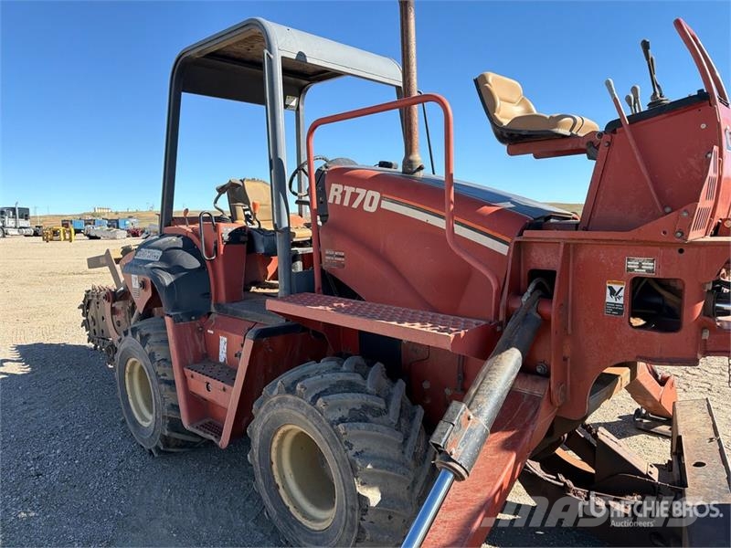 Ditch Witch RT70H 트렌처