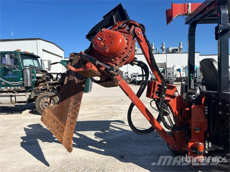 Ditch Witch RT80Q Tracked Quad Track Cable Plow محاريث