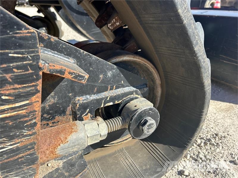 Ditch Witch RT80Q Tracked Quad Track Cable Plow محاريث
