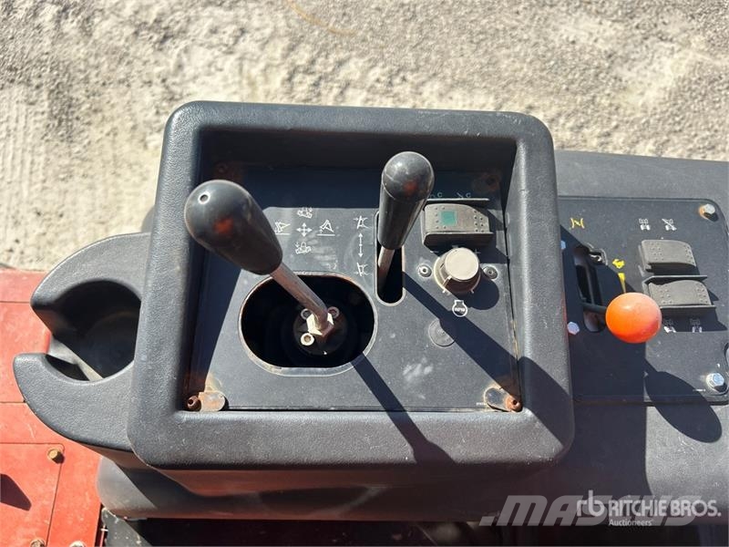 Ditch Witch RT80Q Tracked Quad Track Cable Plow محاريث