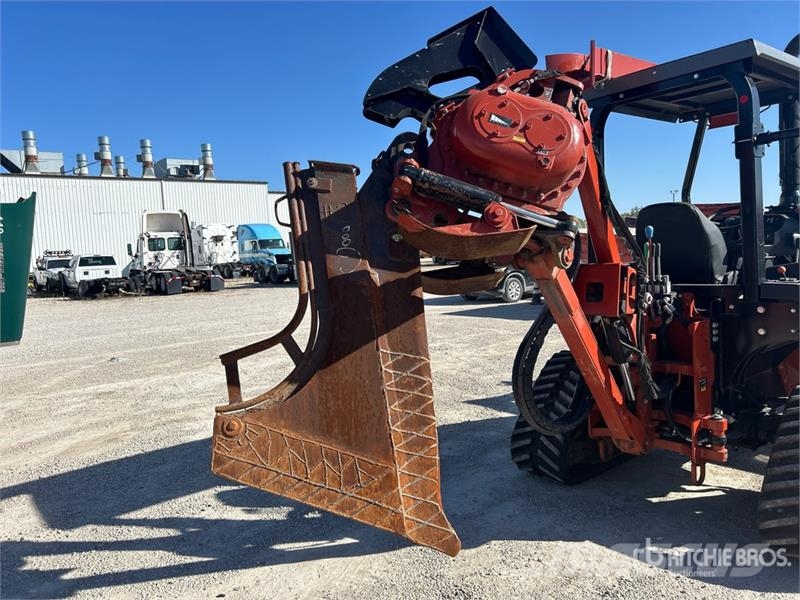 Ditch Witch RT80Q Tracked Quad Track Cable Plow محاريث