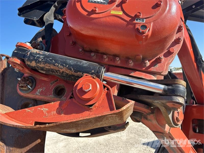 Ditch Witch RT80Q Tracked Quad Track Cable Plow محاريث