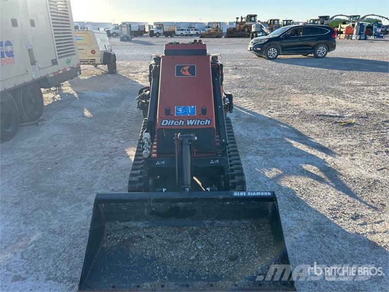 Ditch Witch SK1050 Two-Speed Compact Track Loader Schrankladers
